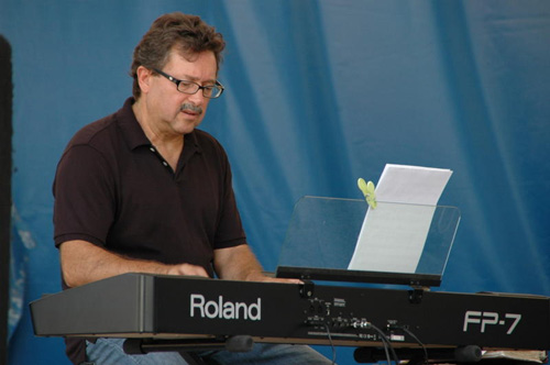 Playing in a Quartet with Bill McBirnie, Pedro Joel and Silas Silva Filho at Albert Campbell Square at Scarborough Civic Centre.jpg Playing in a Quartet with Bill McBirnie, Pedro Joel and Silas Silva Filho at Albert Campbell Square at Scarborough Civic Centre.jpg